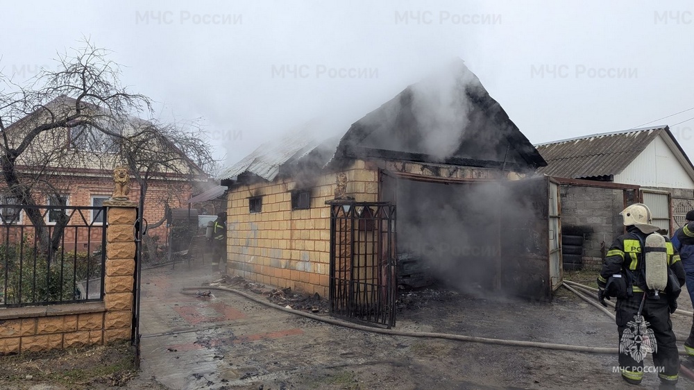 В гараже на Делегатской в Брянске сгорел автомобиль
