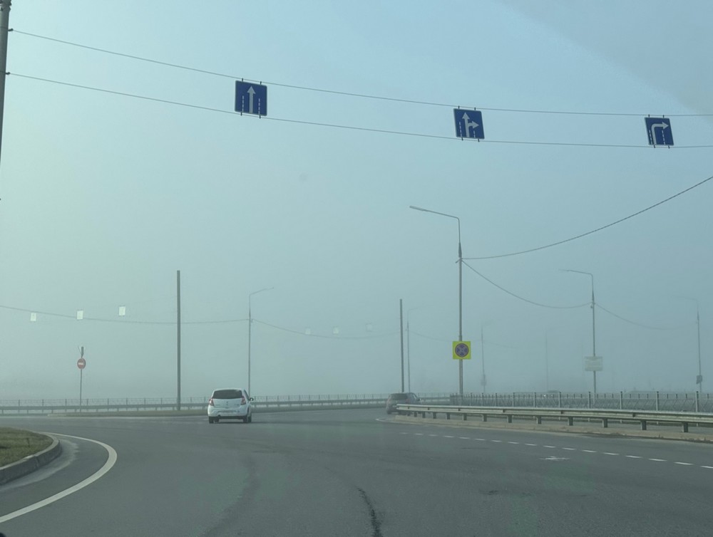 Город Брянск продолжает тонуть в густом тумане