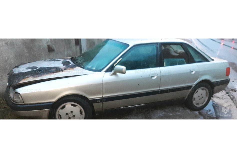 В Унече при загадочных обстоятельствах вспыхнул автомобиль