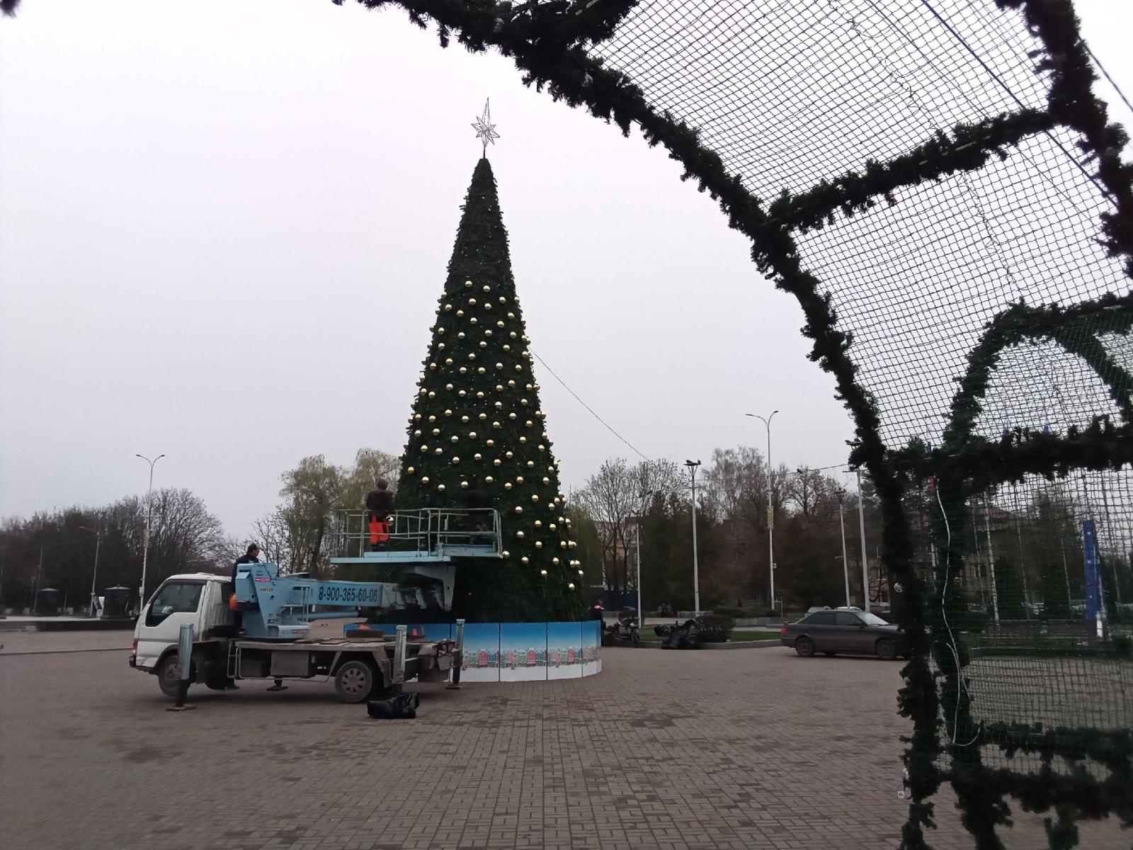 Брянск украшают к Новому году