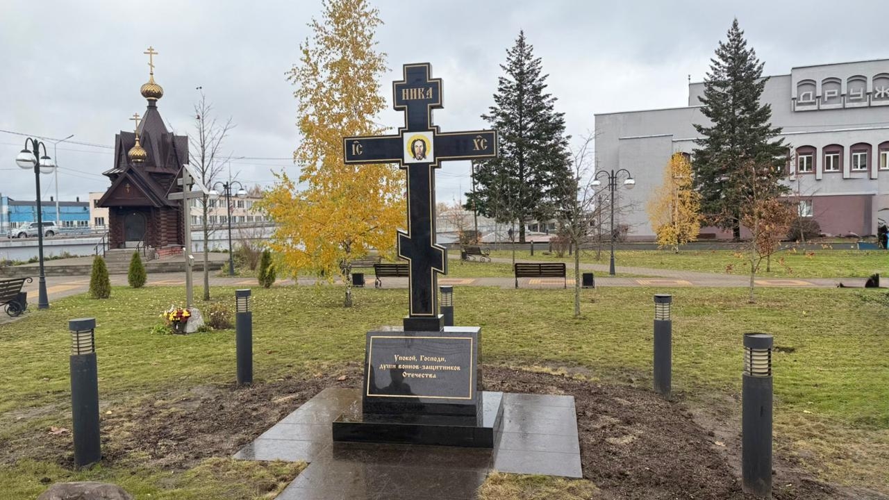 Крест памяти воинов-защитников Отечества установили в Брянске