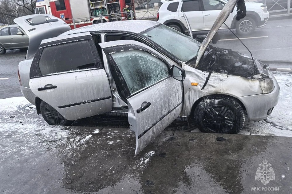 Брянцам показали загоревшийся на проспекте Московском автомобиль
