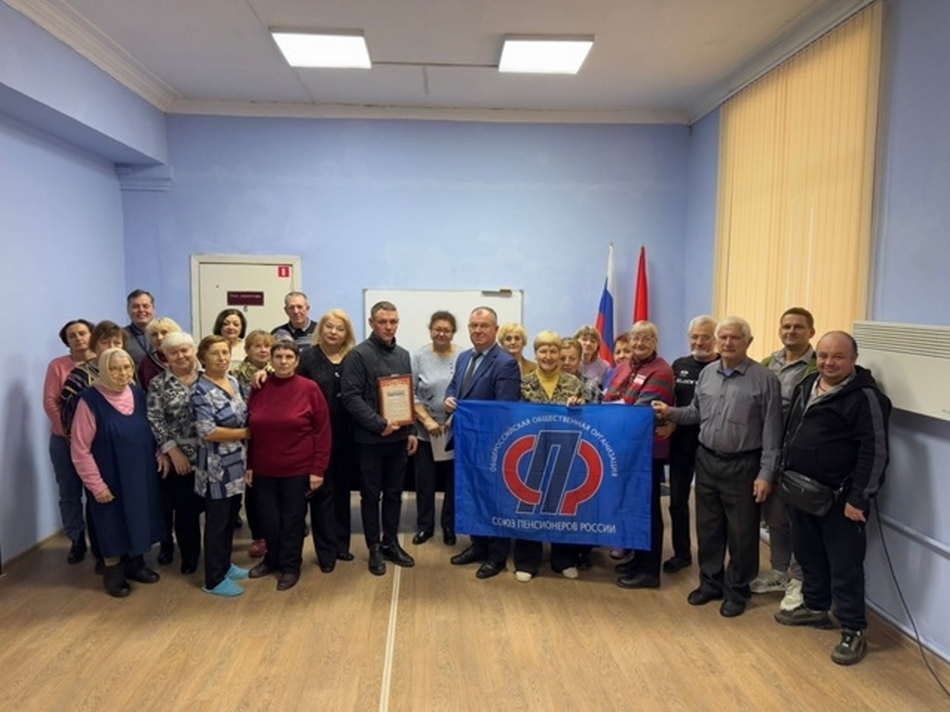 Глава администрации Володарского района встретилась с волонтерами и бойцом СВО