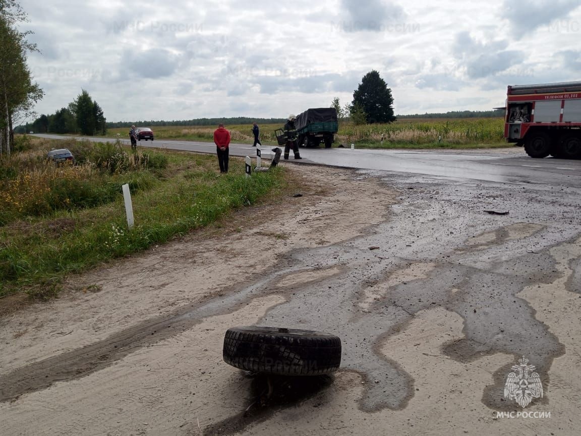 После страшной аварии под Жирятино спасателям пришлось драить дорогу