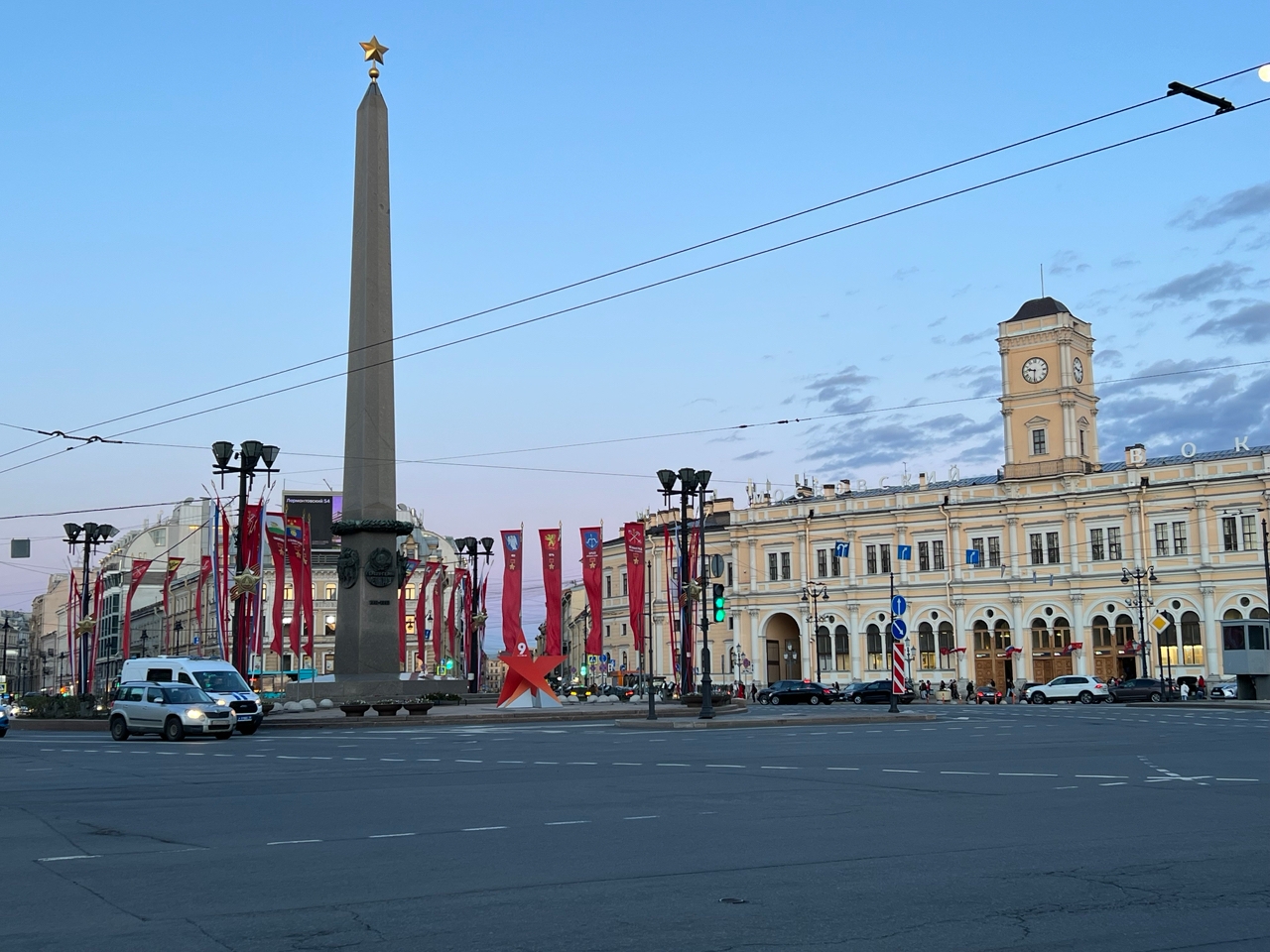 27 января 1944 года  была полностью снята блокада Ленинграда. Сегодня одна из  важнейших дат в истории Великой Отечественной Войны — 82 года  с момента полного снятия блокады Ленинграда. Город находился в осаде 872 дня. Голод, холод, постоянные обстрелы,