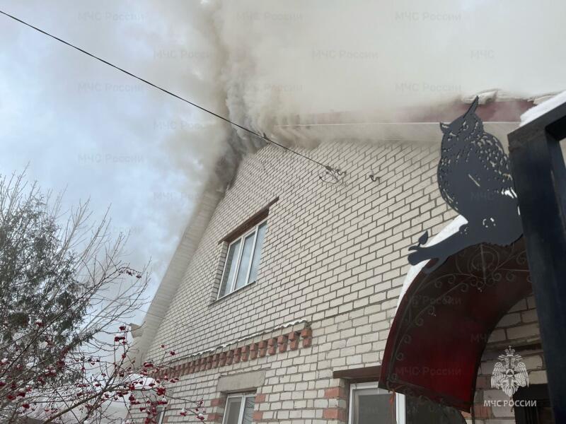 По брянскому Дятьково сегодня мчались 3 пожарные машины