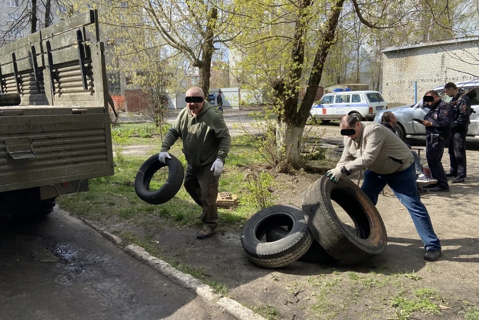 Бойцы отряда «БАРС Брянск» избавили контейнерные площадки от опасных покрышек
