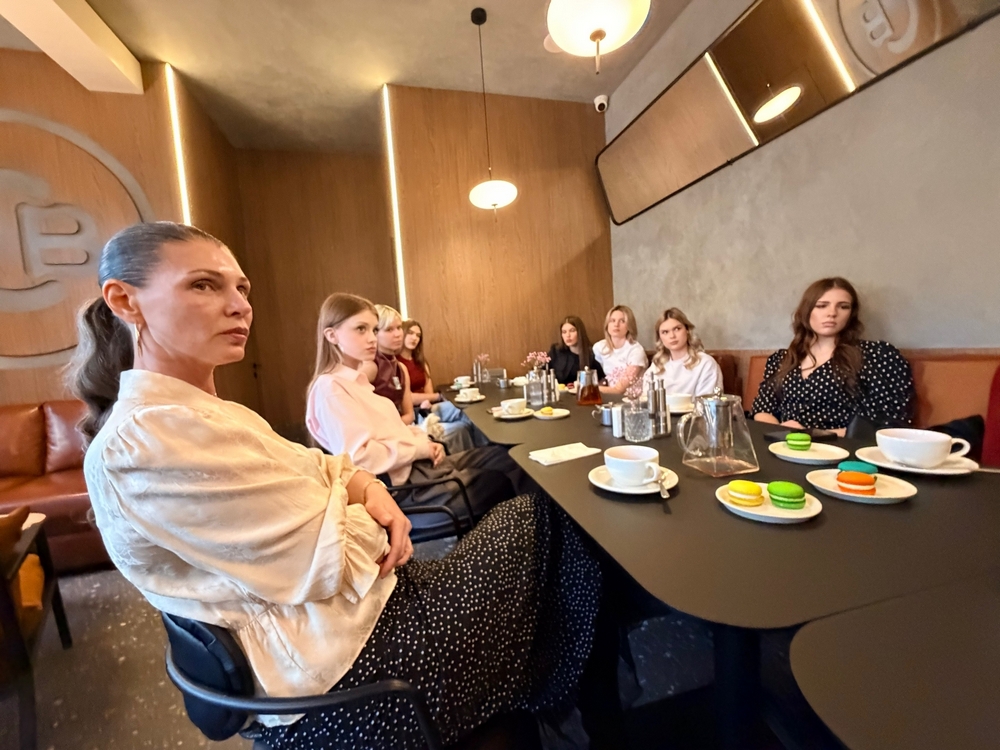 Стилист рассказал финалисткам «Мисс Брянск 2026» об окрашивании и укладке