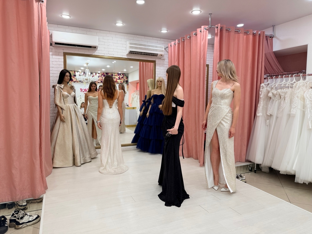 Финалистки «Мисс Брянск 2026» примерили вечерние платья