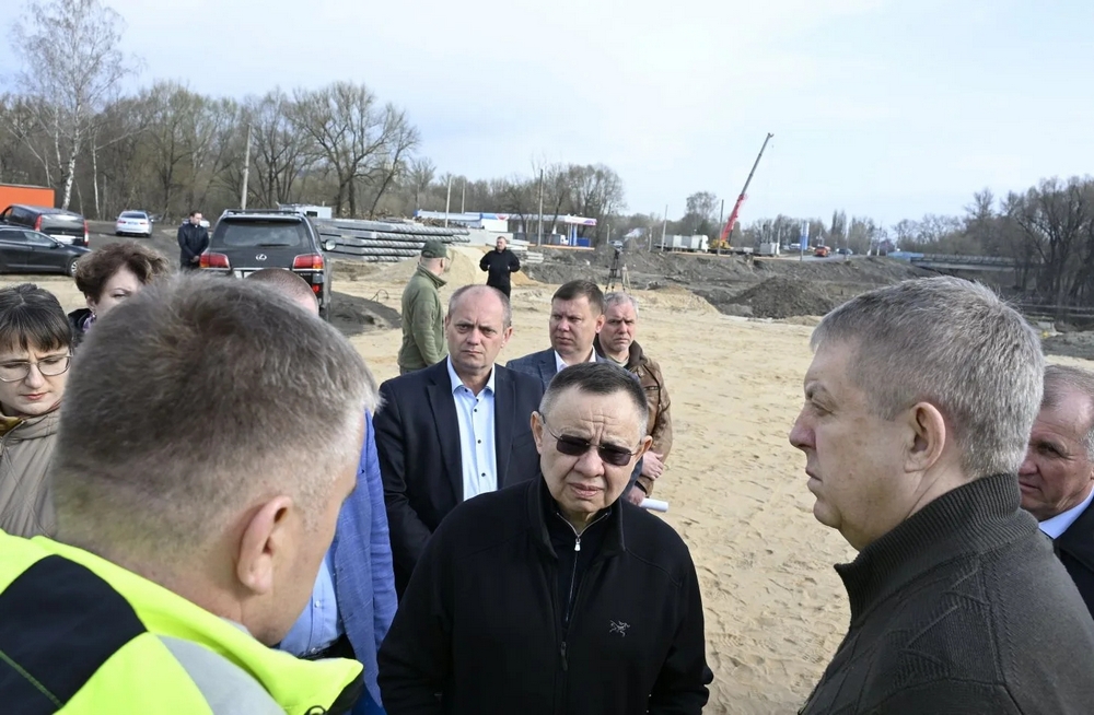 Ирек Файзуллин оценил в Брянске строительство дороги-дублера улицы Карачижской