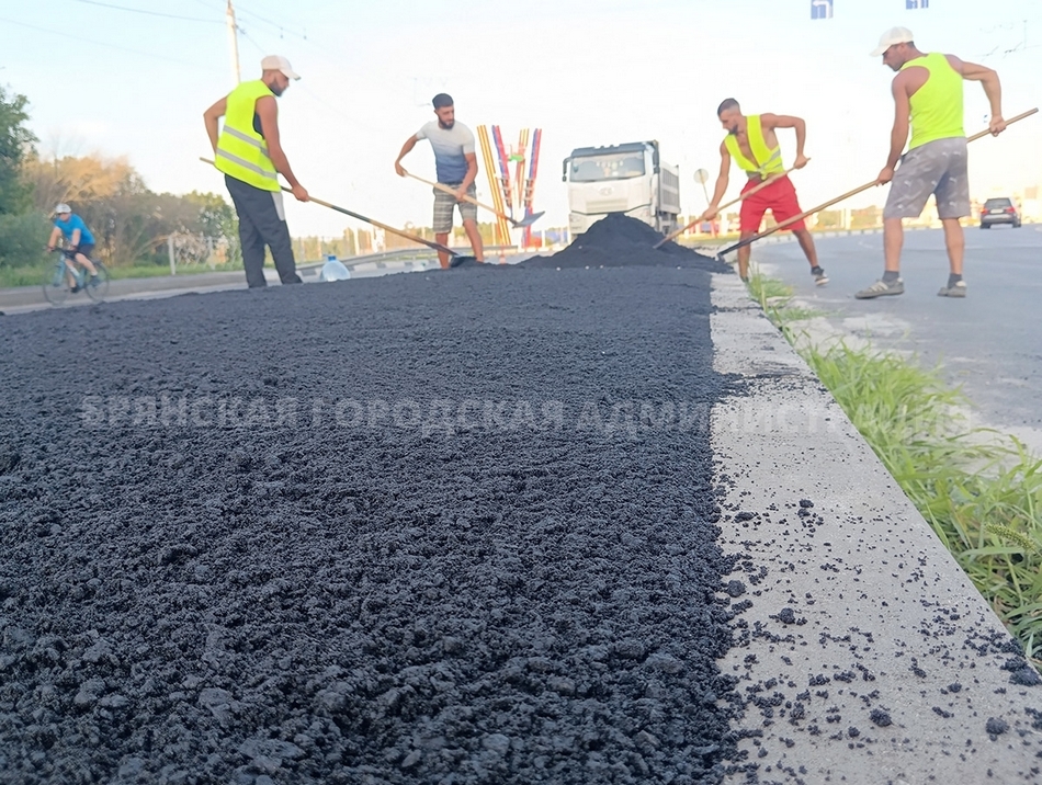 Жителям Брянска рассказали, где ведется непримиримая борьба с ямами