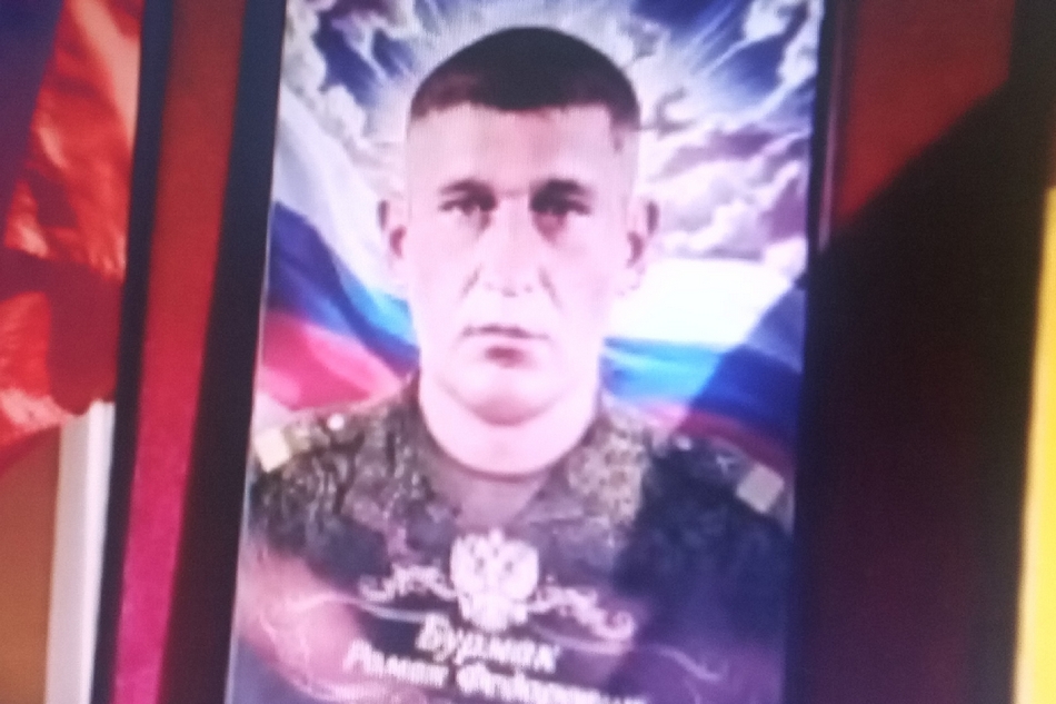 Осталось трое детей. В Клинцовском районе простились с Романом Бурмаком