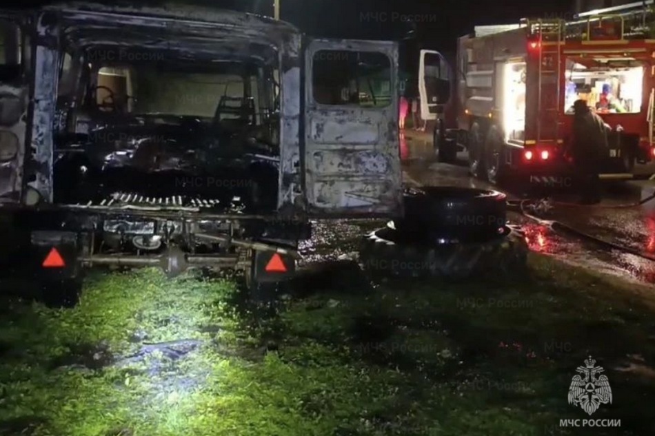 В Карачеве огнем уничтожен микроавтобус