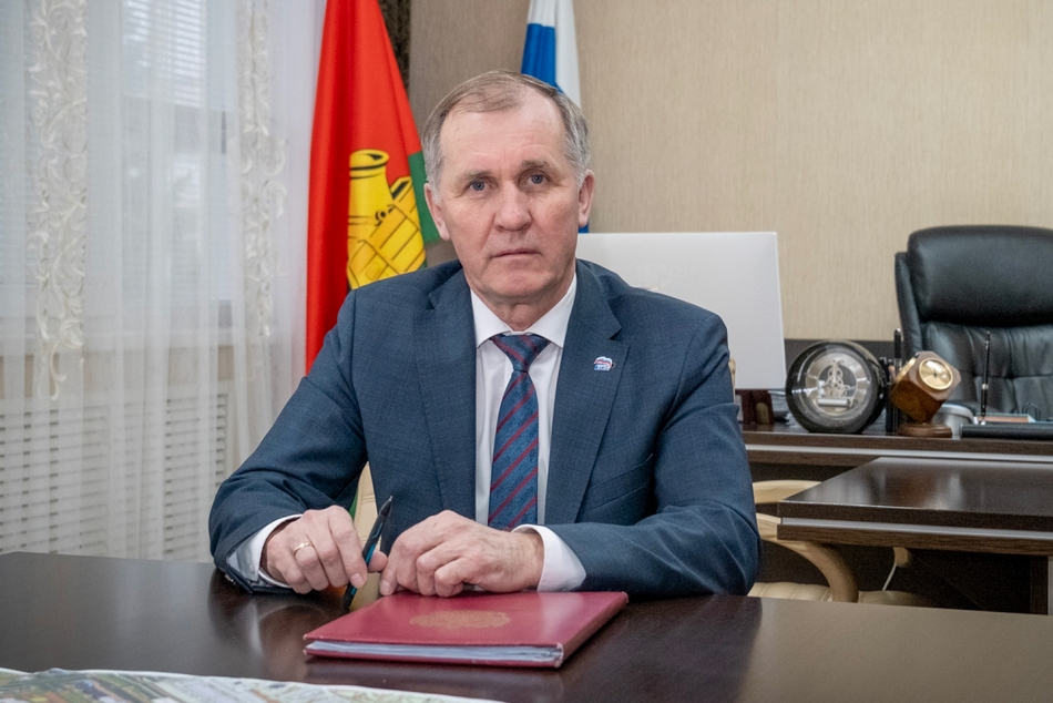 Мэр Брянска поздравил муниципальных служащих с Днем местного самоуправления