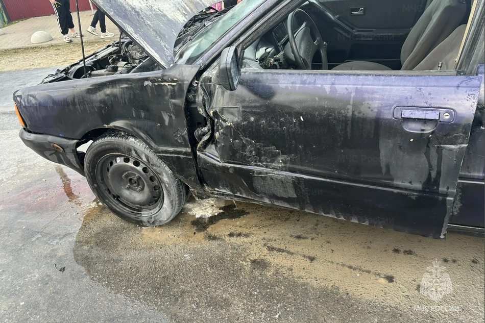Брянцам показали загадочно загоревшийся в Климове автомобиль