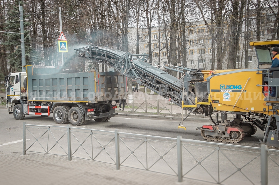 В Брянске старое асфальтовое покрытие используют повторно