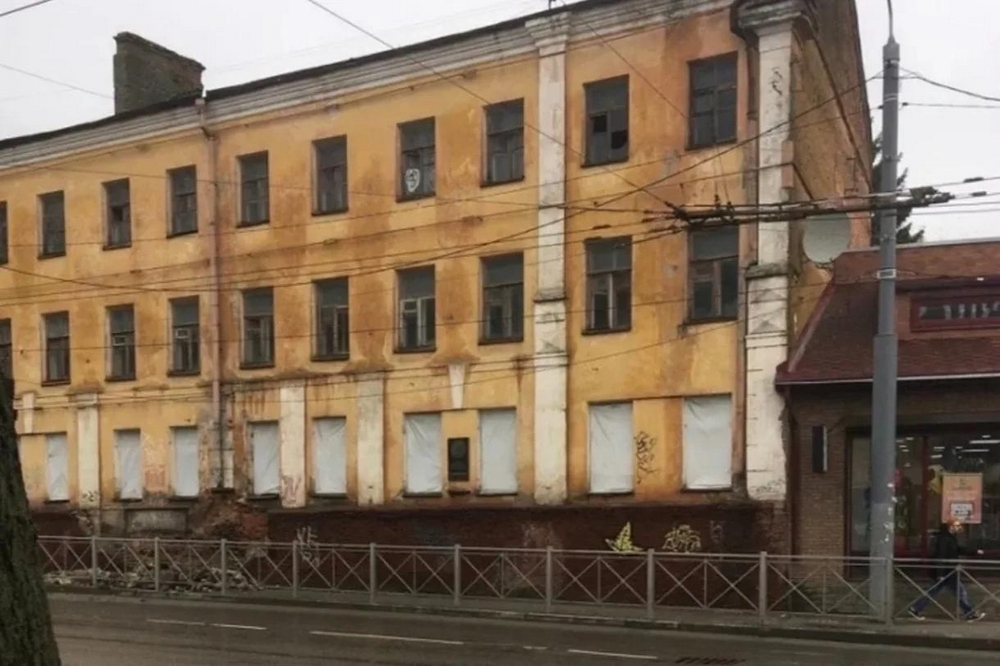 В Брянске сносят аварийный дом №91а на Калинина