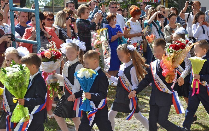 Брянцам предложили оставить учителей без цветов в День знаний