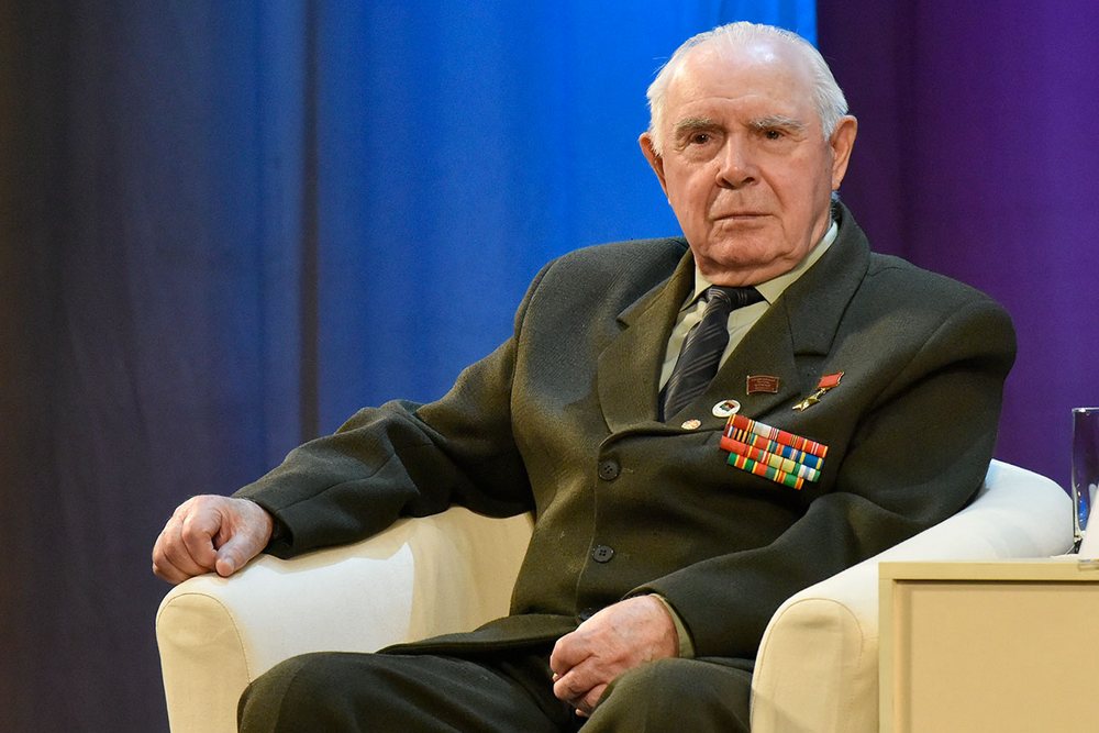 В Брянской области увековечили память легендарного летчика Ивана Кашина