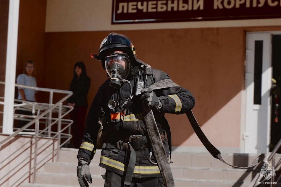 Пожарные машины возле больницы №4 встревожили жителей Брянска