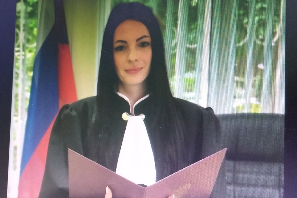 Красавица Анастасия Ященко приняла присягу в Новозыбковском горсуде