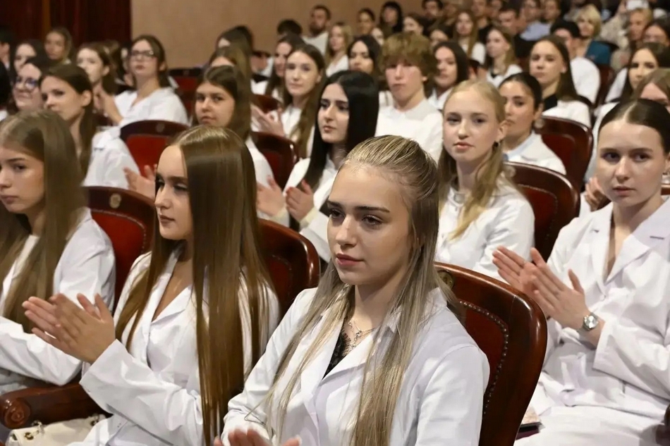 В брянском филиале Сеченовки посвятили в студенты 300 первокурсников