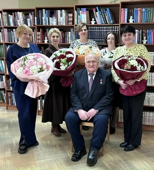 Брянец-космонавт Афанасьев пообщался с детьми в библиотеке о приключениях на орбите