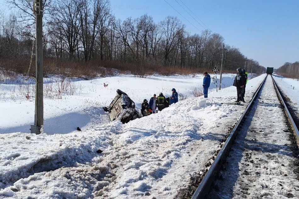 Смерть на железной дороге. Брянцам показали фото с места ДТП под Клинцами