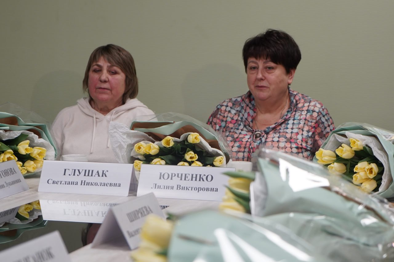 Накануне 8 Марта губернатор поздравил матерей погибших бойцов СВО