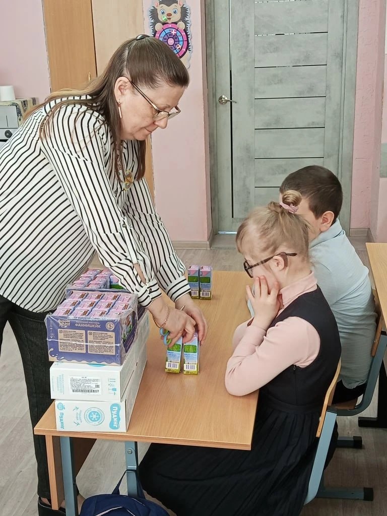 Брянские дети получили почти 5 тонн липецкой молочной продукции после ракетного удара