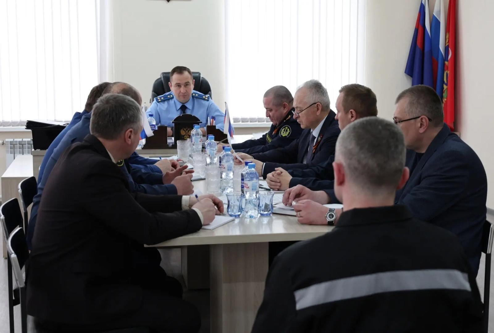 Брянский прокурор приехал проверить колонию номер 2