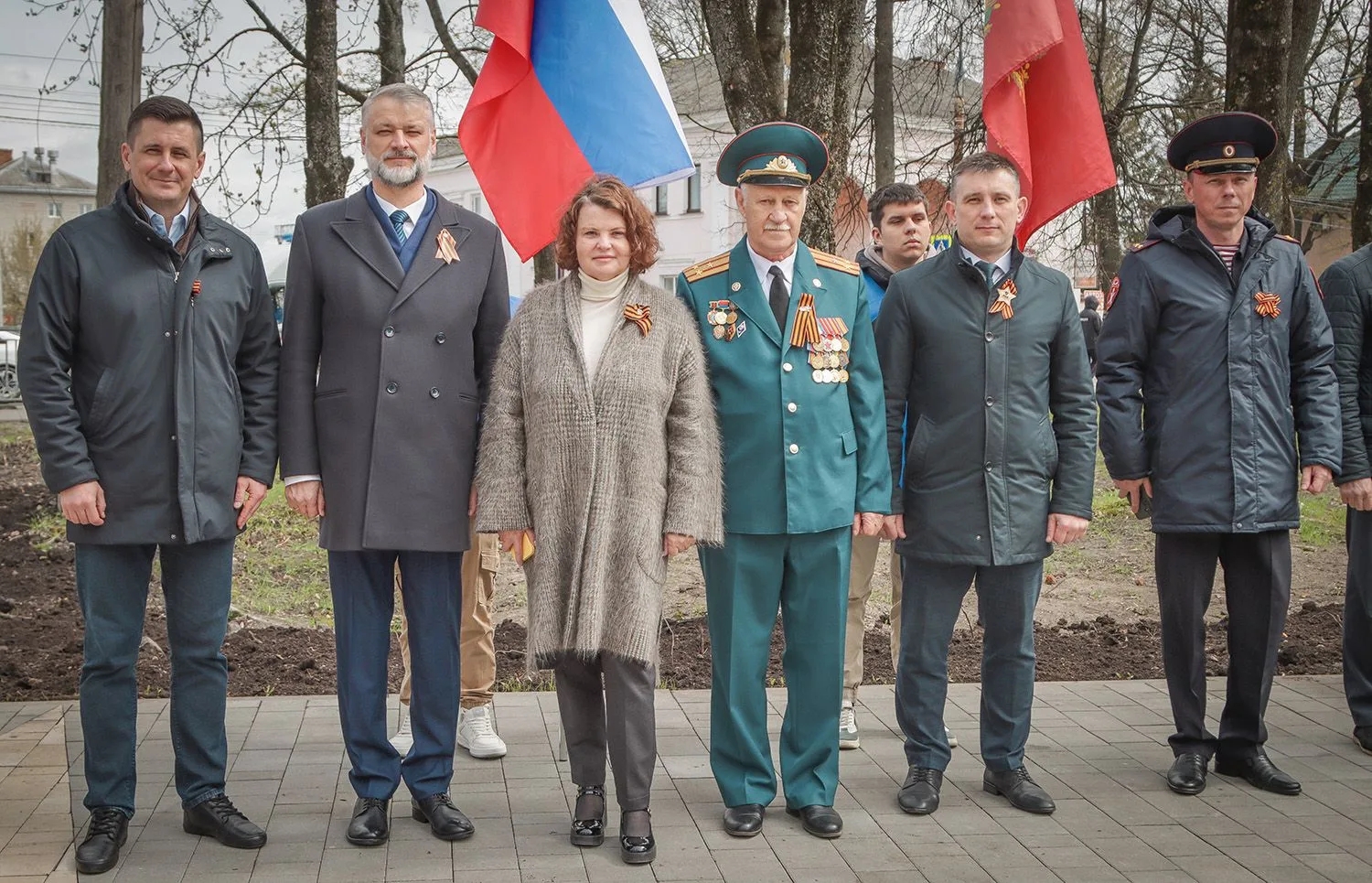 На брянской улице Ульянова провели торжественное открытие памятника пожарным