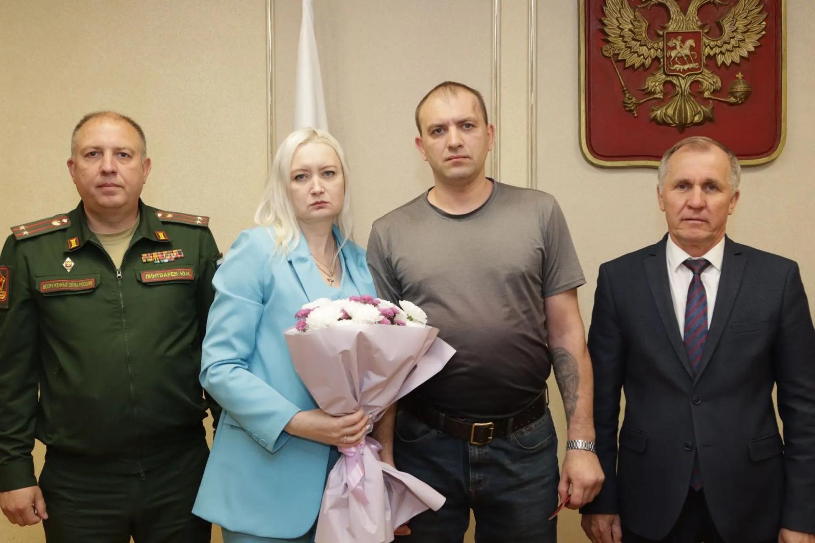 Александр Макаров лично наградил брянских солдат СВО