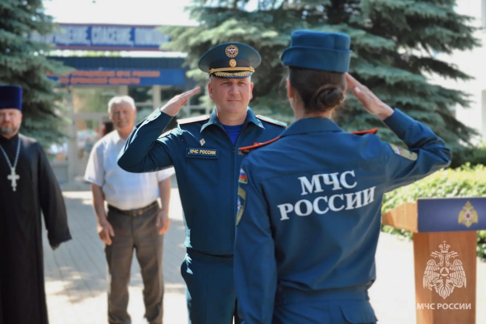 Брянские пожарные и спасатели получили заслуженные награды перед Днём России