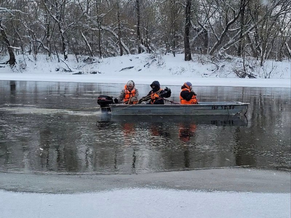 Масштабная операция. Провалившихся под лед в Брянске детей ищут более 70 человек