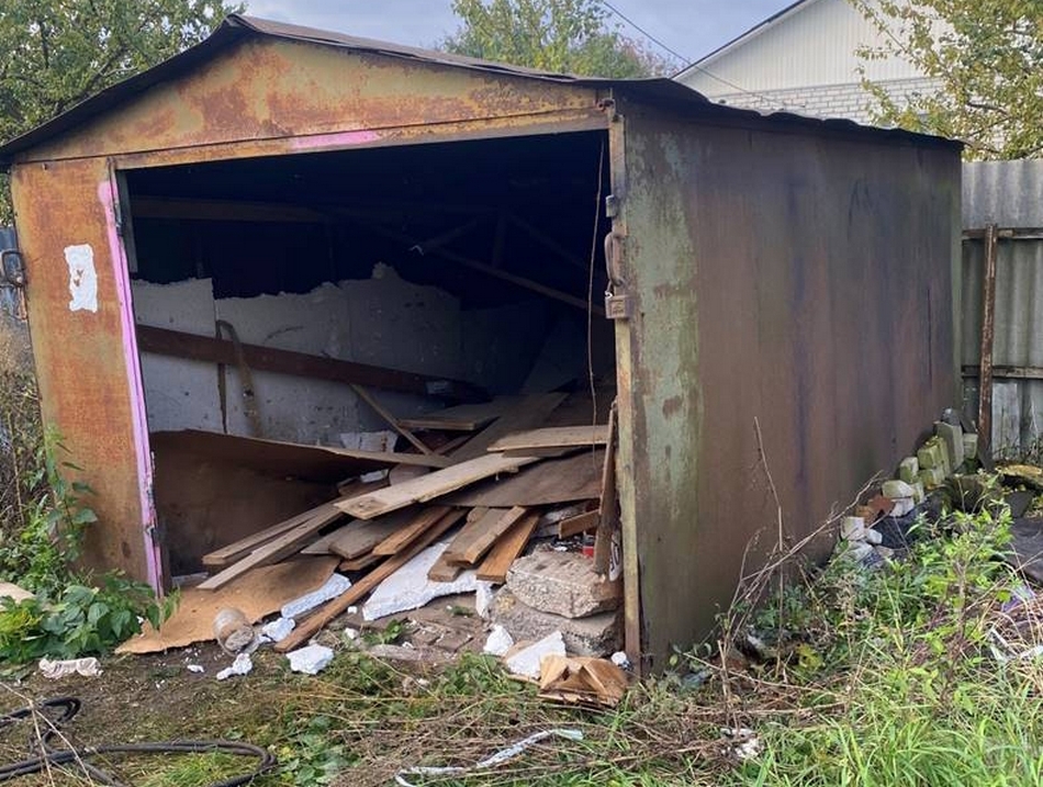 За год в Брянске снесли 150 металлических гаражей-самостроев