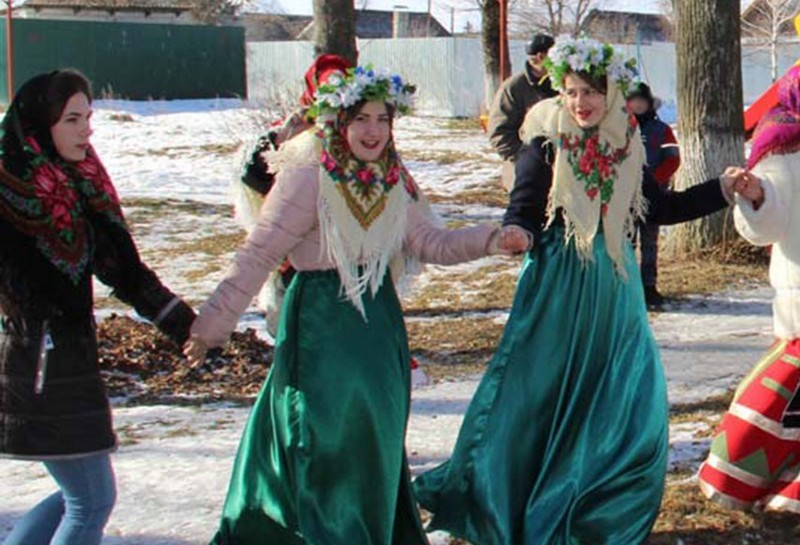 Взрослые брянцы решили вновь испытать озорство колядования