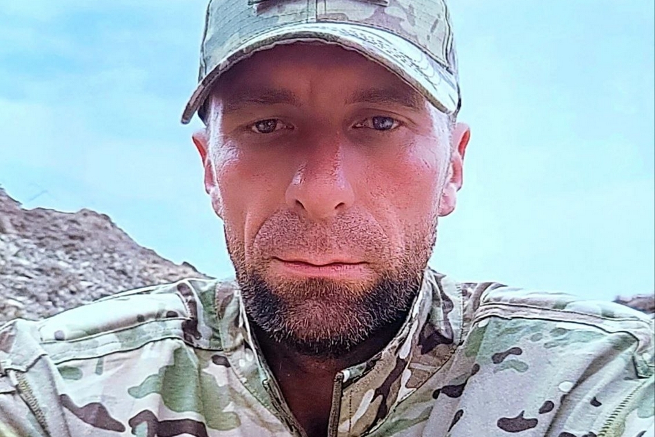 «Сын сказал беречь себя». В Карачевском районе простятся с бойцом Виталием Первушовым