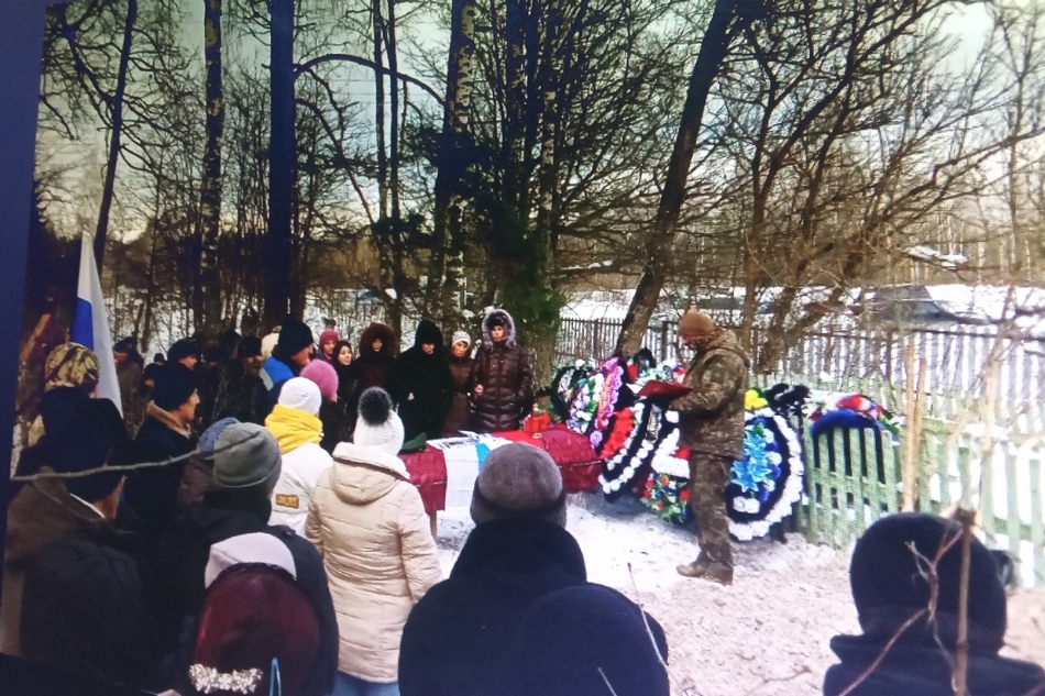 Последний путь. Жители Навлинского района простились с бойцом Александром Кулиненковым