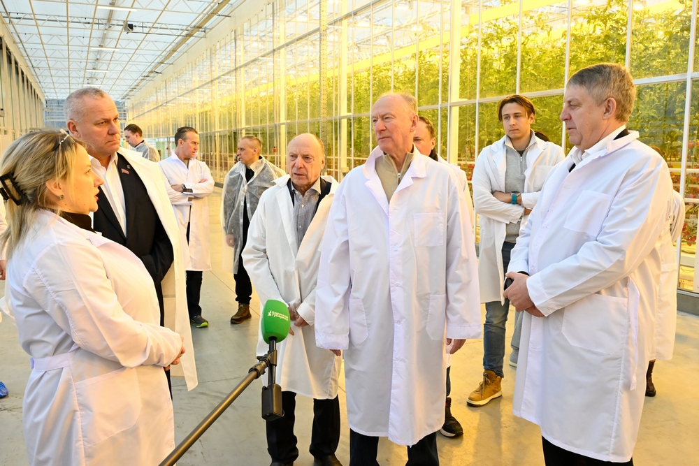 Богомаз и Патрушев оценили работу тепличного комбината «Журиничи»