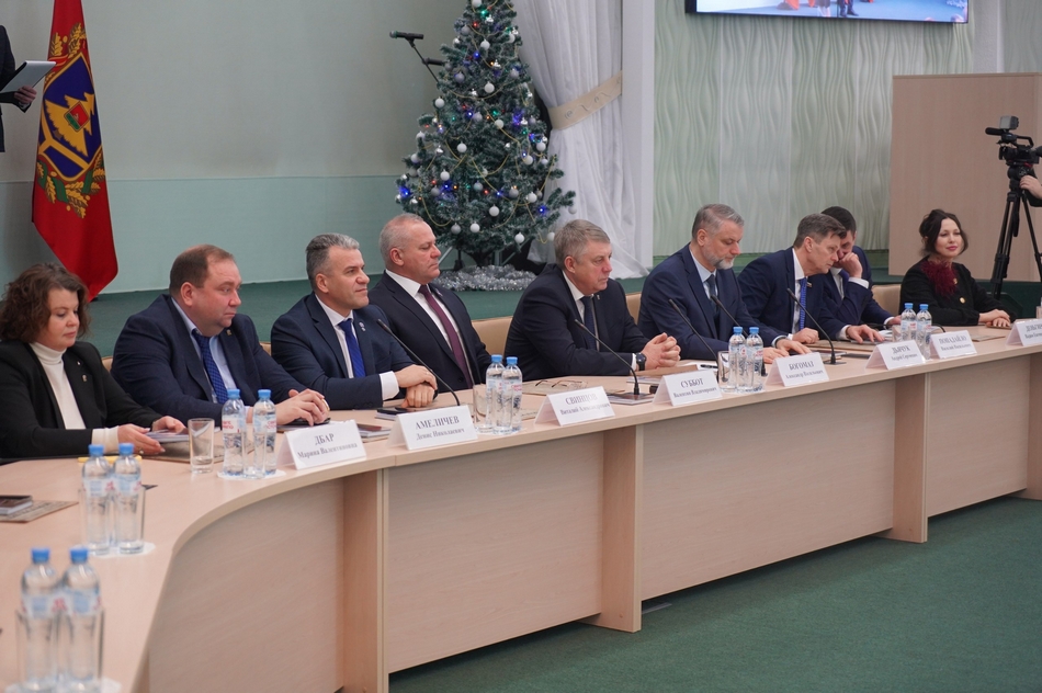 Губернатор назвал брянских звезд федеральных СМИ