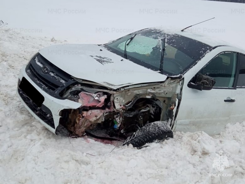 Под Навлей спасатели ликвидировали последствия ДТП