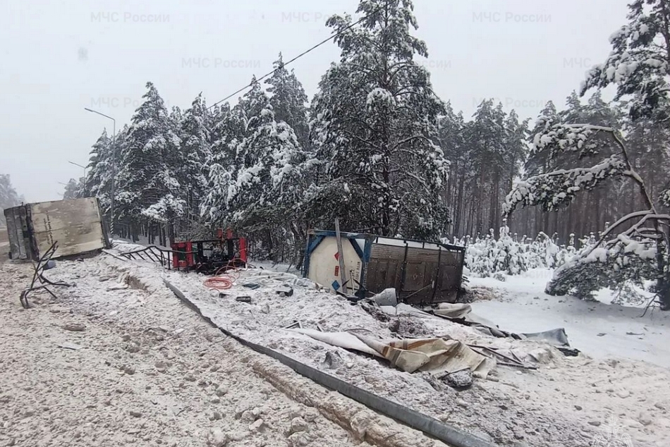 Спасатели показали фото с места жуткого ДТП под Злынкой