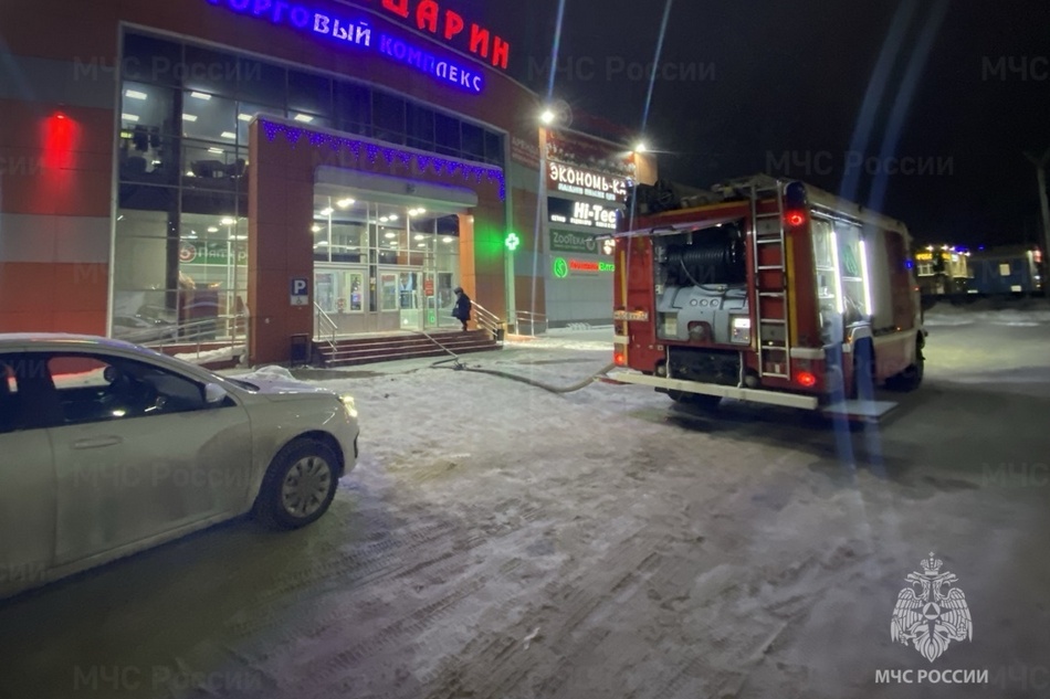 Переполох на Бежицкой. В Брянске вспыхнул торговый комплекс