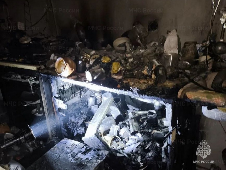 В задымленной квартире в Брянске нашли дедушку без признаков жизни