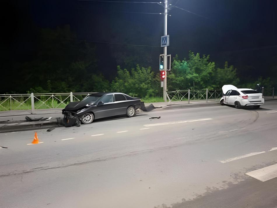 В Брянске на Речной столкнулись две легковушки
