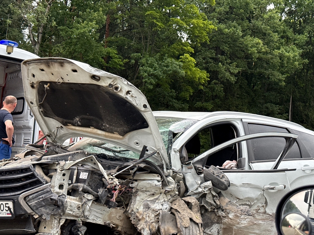 Брянцам показали фото с места жуткой автоаварии