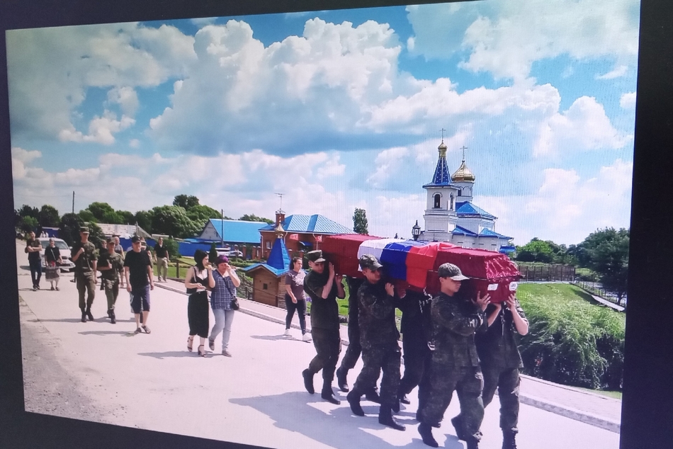 В Навлинском районе простились бойцом Сергеем Ивкиным