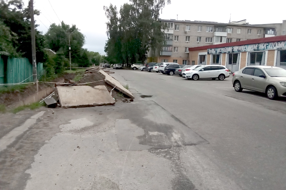 Брянские коммунальщики так и не вспомнили о своих раскопках на улице В. Сафроновой