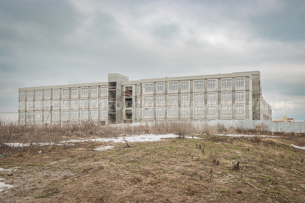 На улице Амосова в Брянске продолжается строительство современной школы